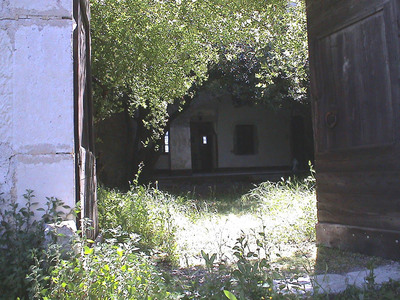 Entrons par le porche.<p></p>PlutÃŽt que de faire le mur !